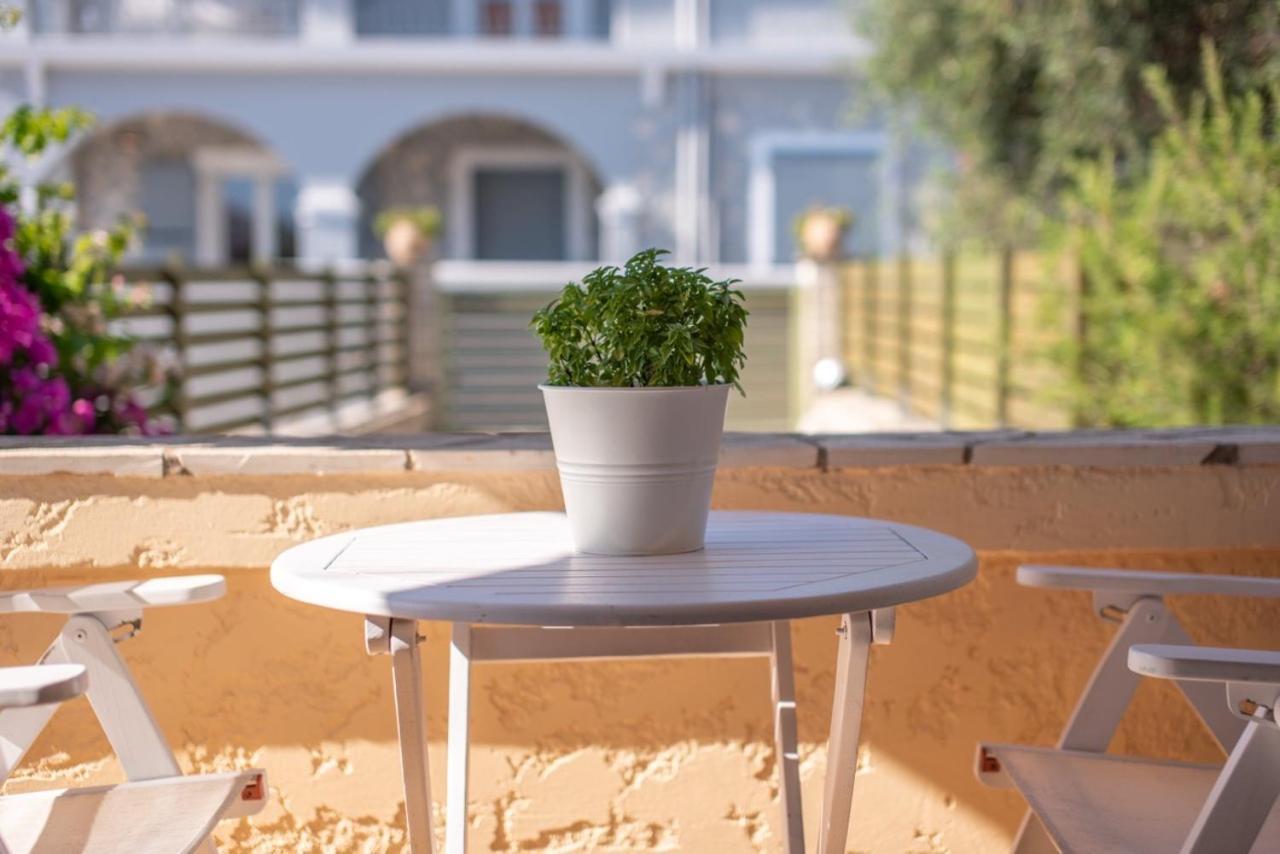 Romanos Apartments Гайос Екстериор снимка