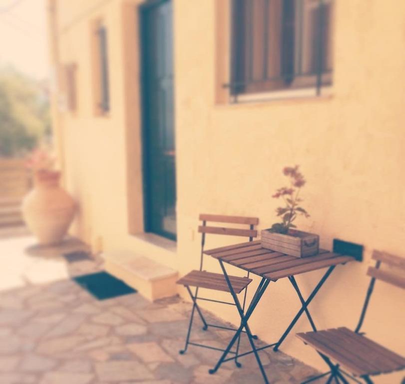 Romanos Apartments Гайос Екстериор снимка